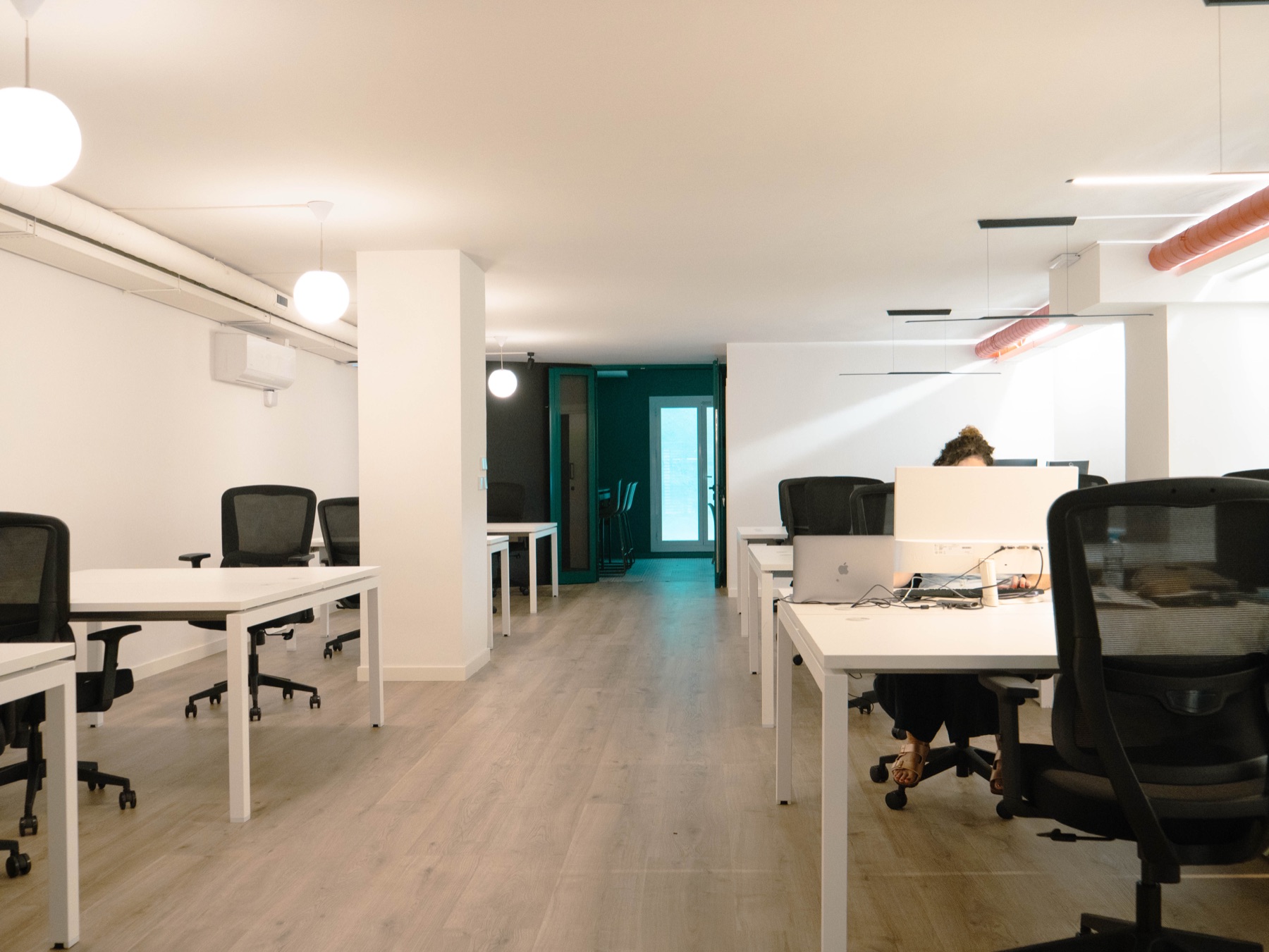 Zona de coworking oberta de B58 al Poblenou