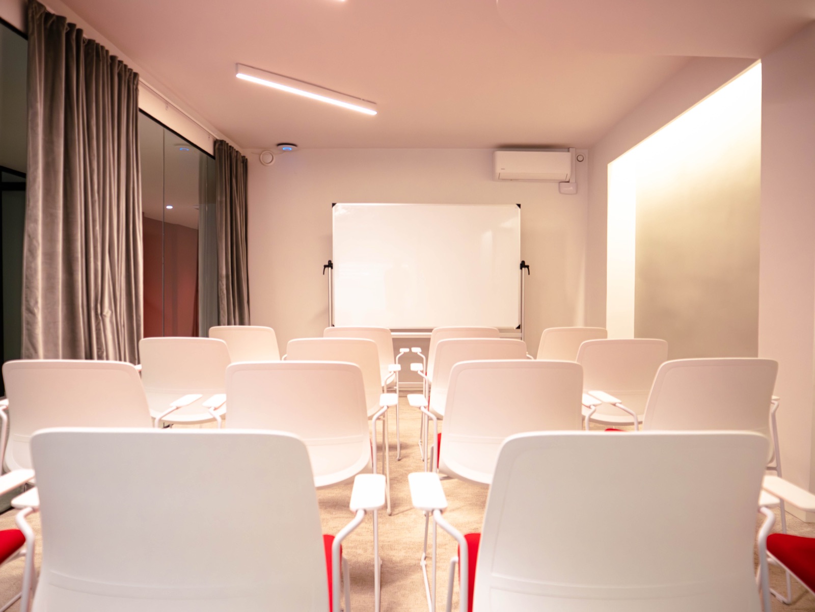 Sala de reuniones G de B58 Coworking en Poblenou